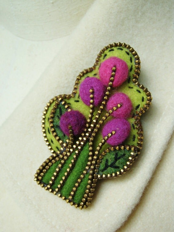 Felt and zipper tree brooch