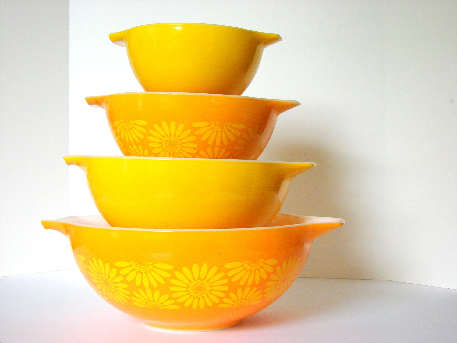 Vintage Pyrex Yellow Daisy Cinderella Bowl Set