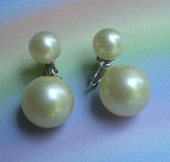 Vintage 50s Marvella Pearl Earrings Costume Jewelry by TheSpectrum