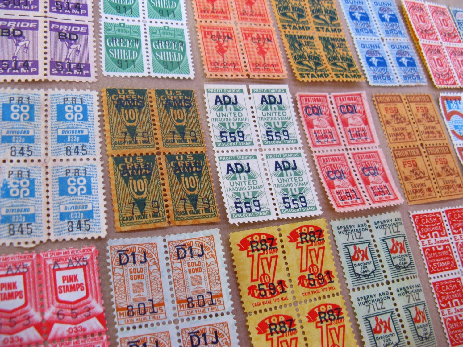 100 trading saver thrift stamps blocks of 4 25 different
