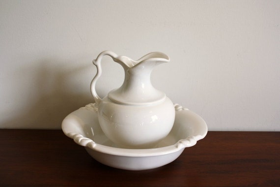 Haeger wash basin and pitcher white stoneware
