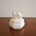 Vitnage white porcelain box with perched birds, Japan