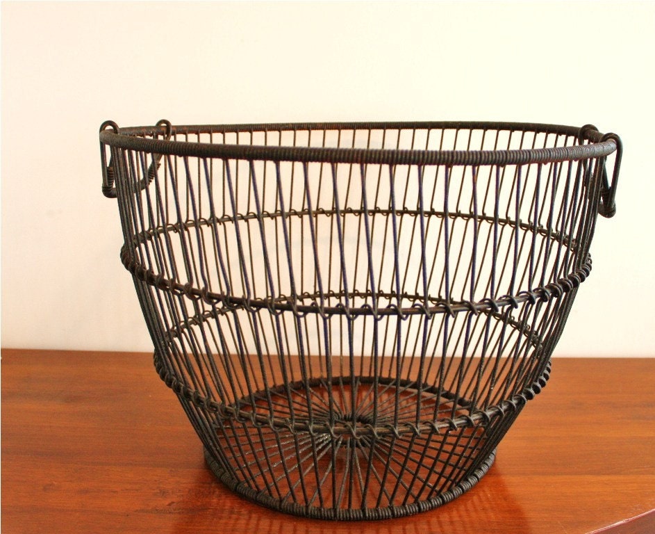 XL vintage clam basket in black metal