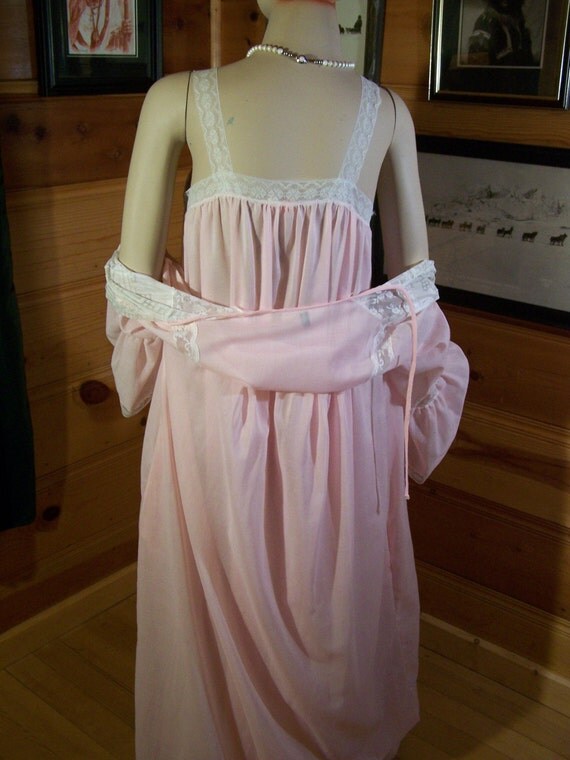 Vintage 70's Pink Cotton Peignoir Night Gown Set Bust