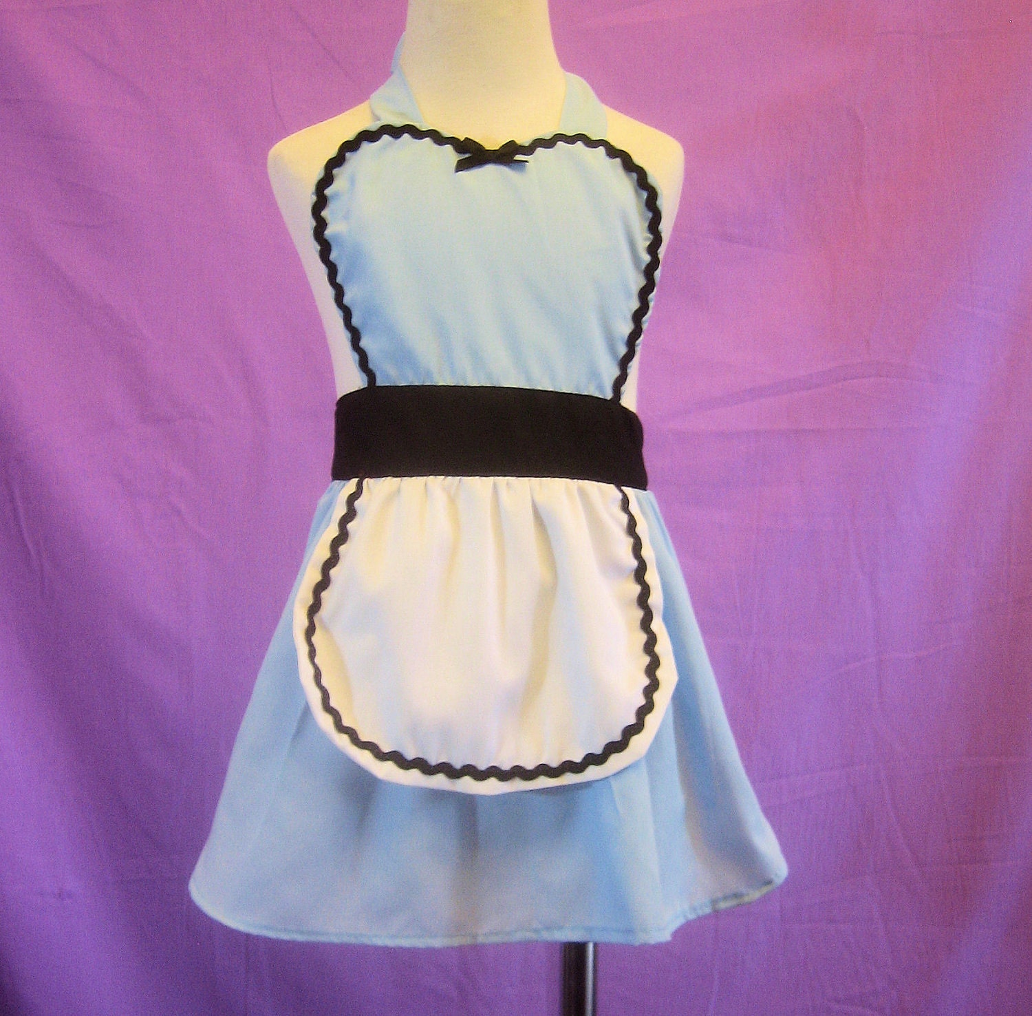 white apron alice