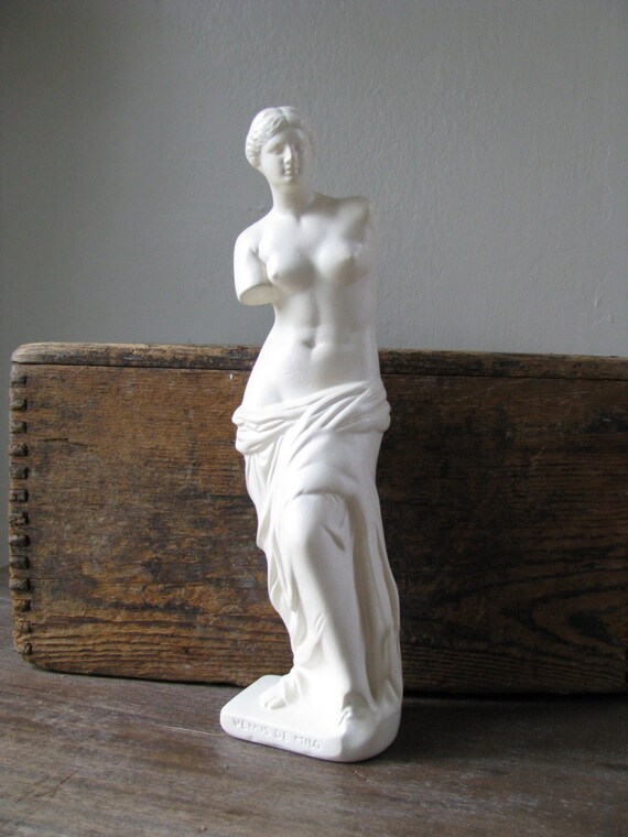 venus de milo statue