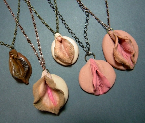 Vulva Portrait Pendant- mature
