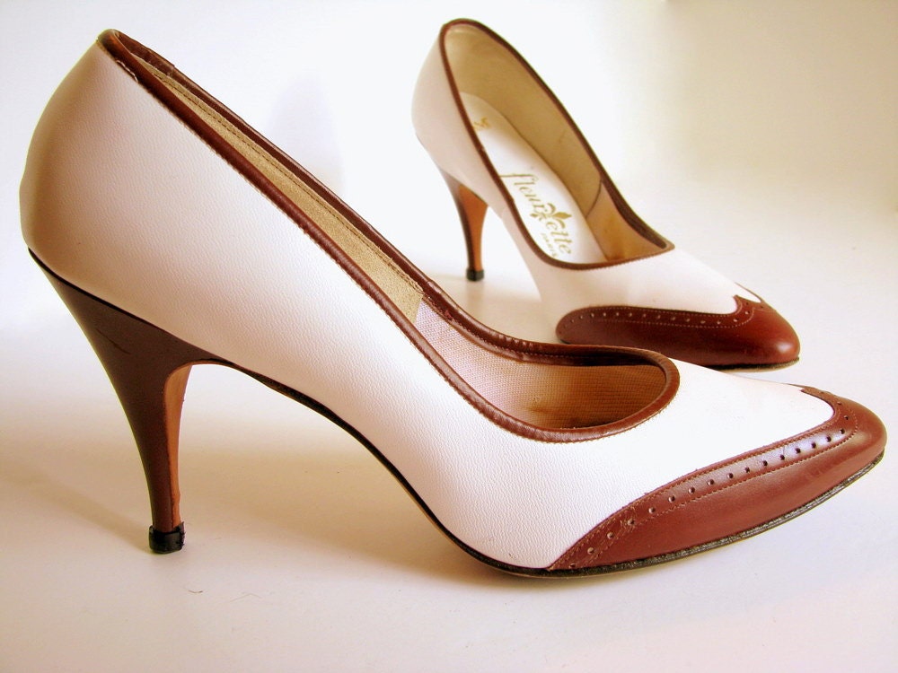 1960s Spectator Pumps Brown and Cream Vintage High Heel Shoes