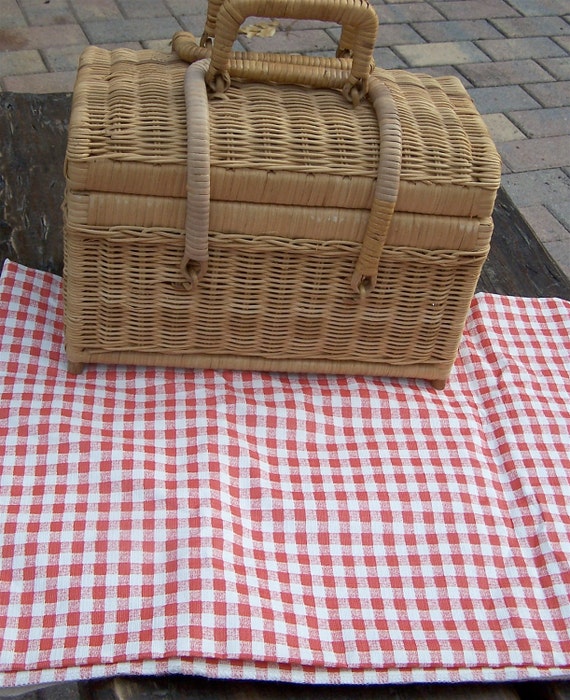 INSTANT PICNIC Basket and Red Checkered Tablecloth