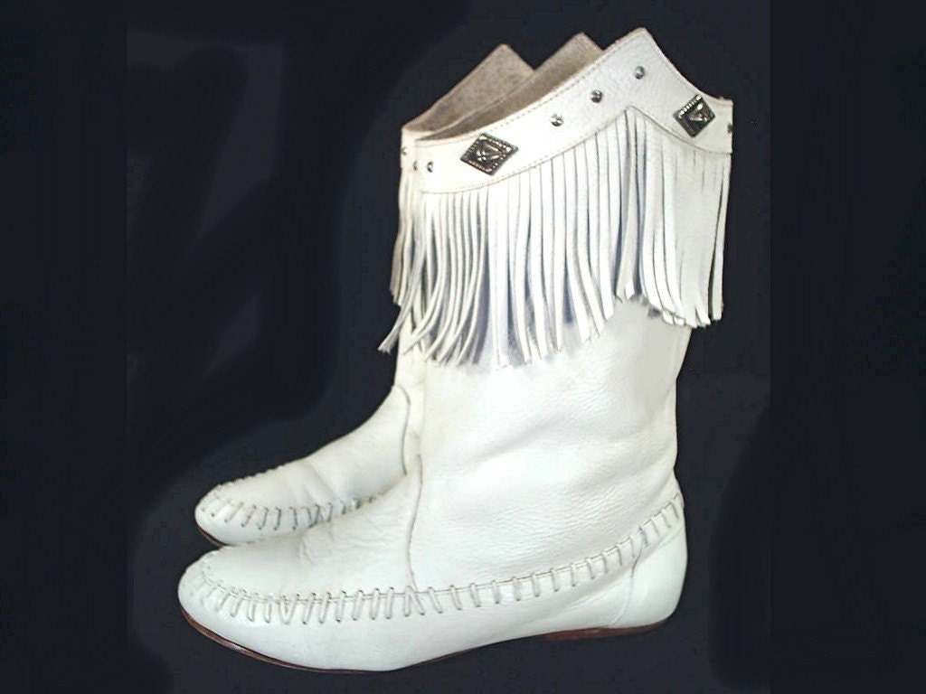 womens white moccasin shoes