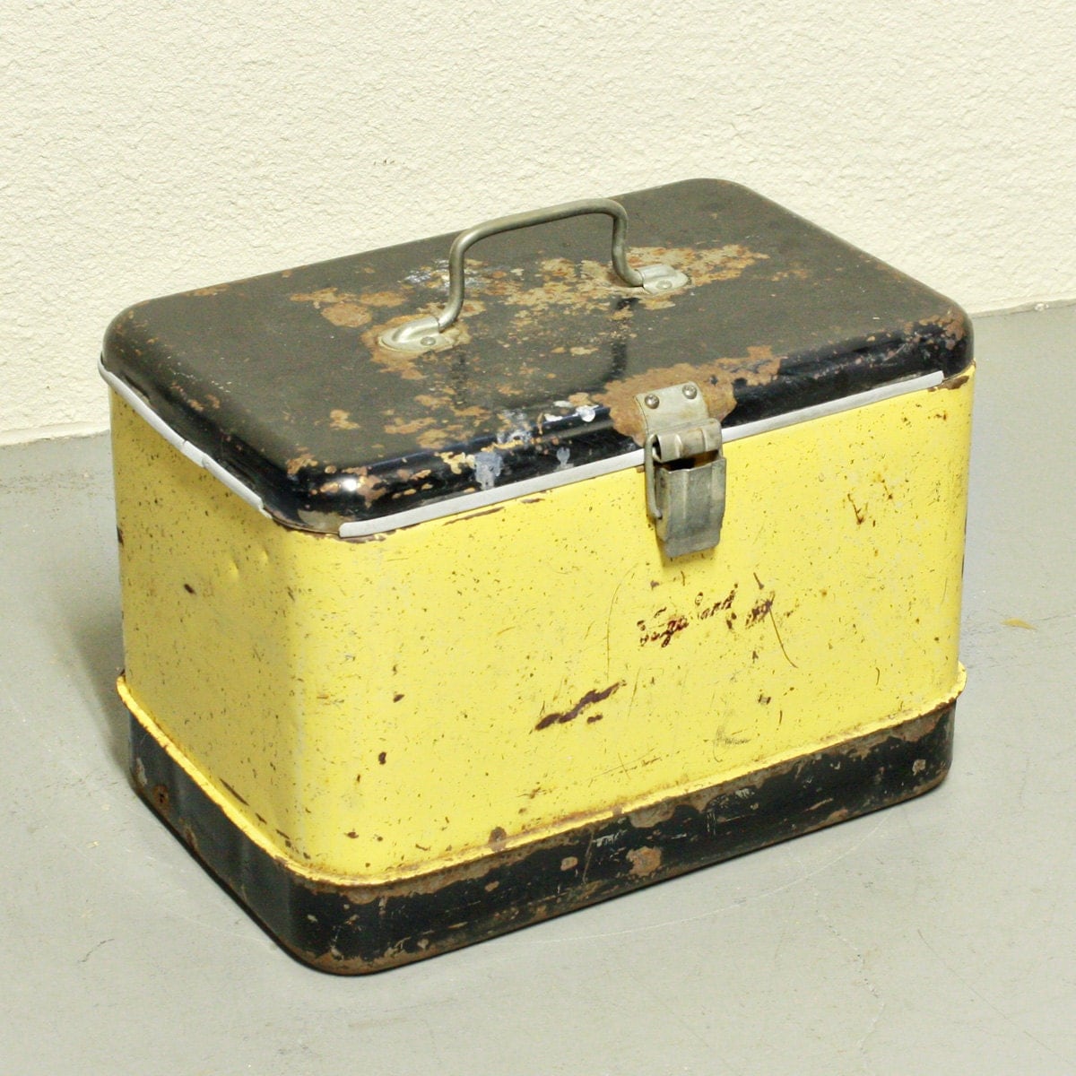 Vintage cooler ice chest Vagabond metal yellow and