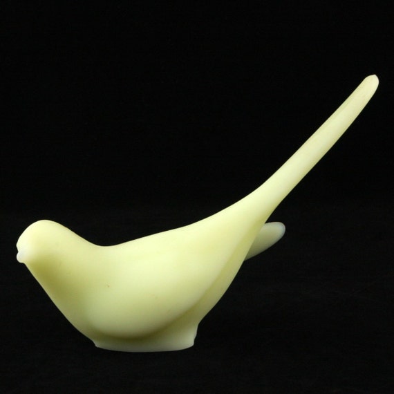 Vtg Fenton Custard Glass Happiness Bird Figurine by charmings