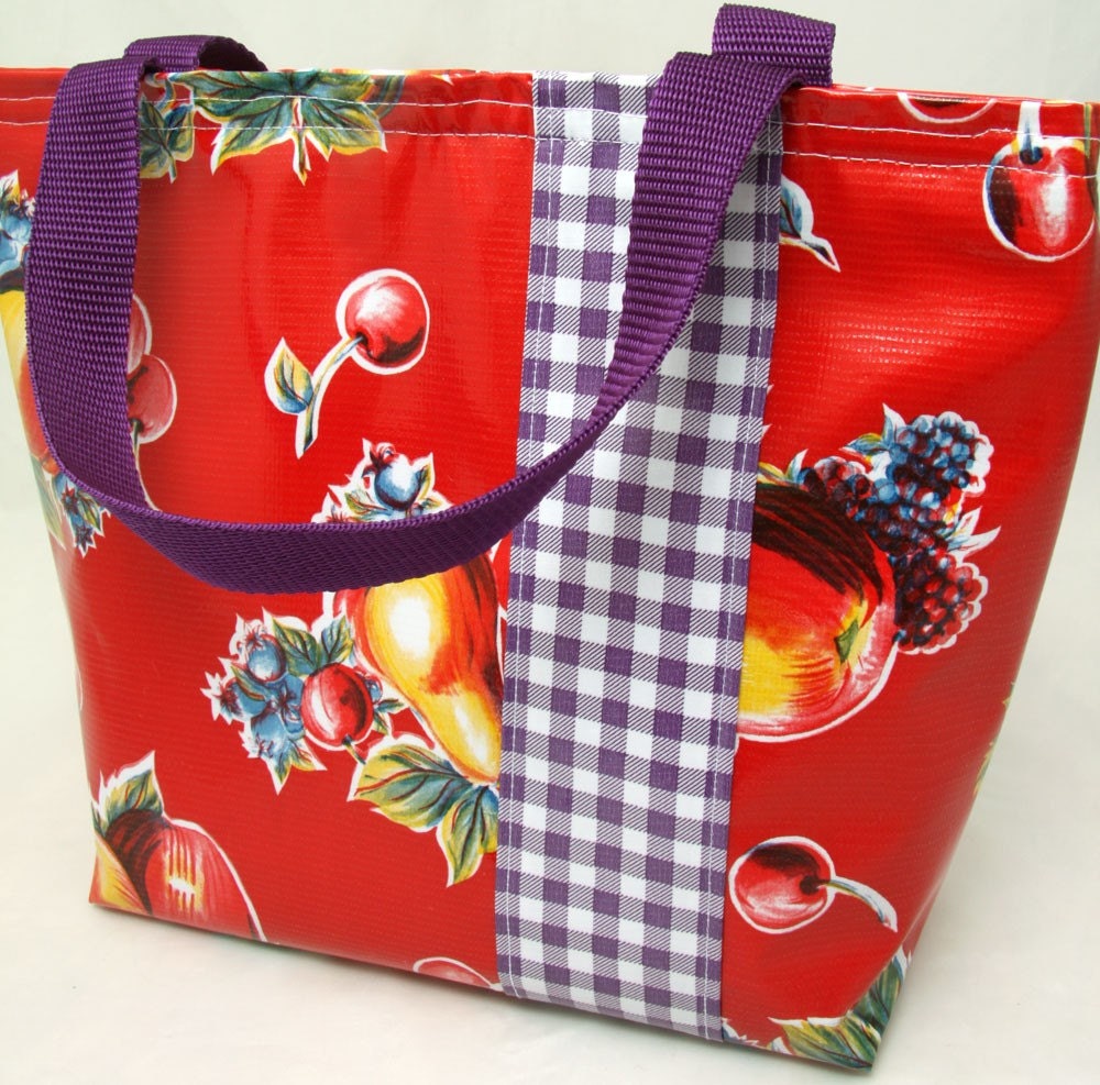 red insulated lunch bag