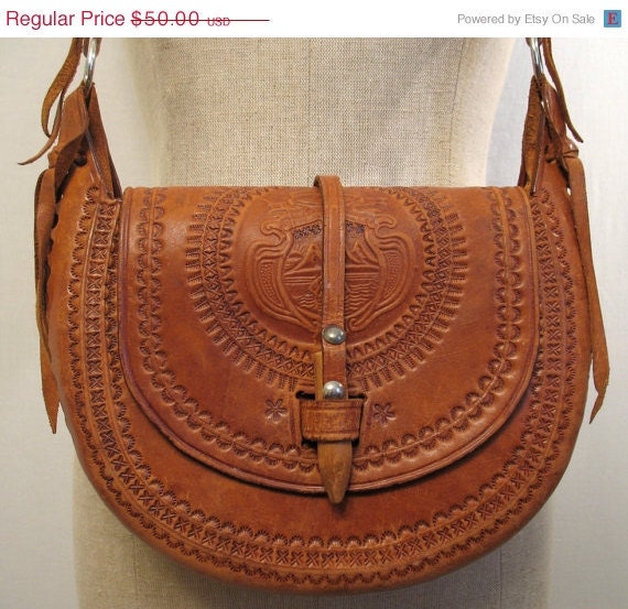 Leather Shoulder Bag / Vintage 70s by bigyellowtaxivintage on Etsy