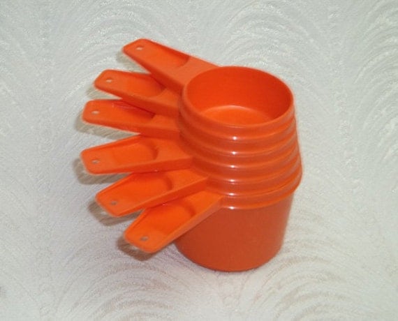 6 Nesting, Tupperware  Retro ORANGE FULL Measuring vintage Cups, cups Set horn