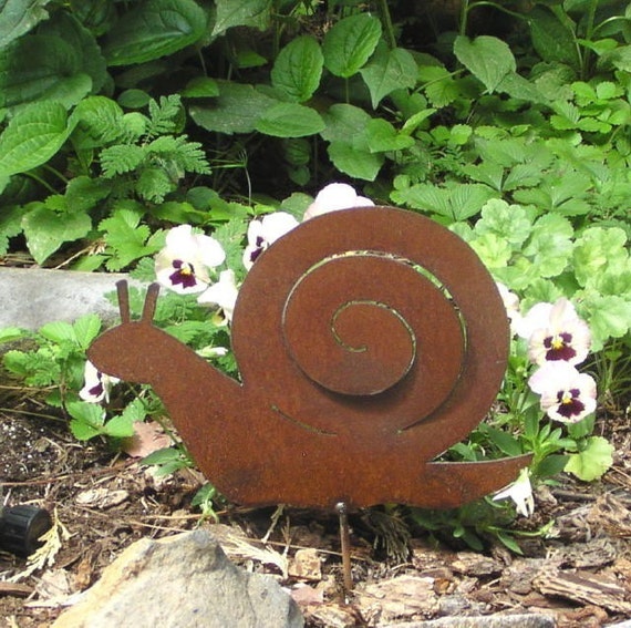 Items similar to Rusty Finish Metal Garden Art Snail Yard Stake on Etsy