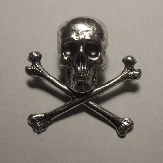 Skull & Cross Bones Lapel Pin by jackiehatesyou on Etsy