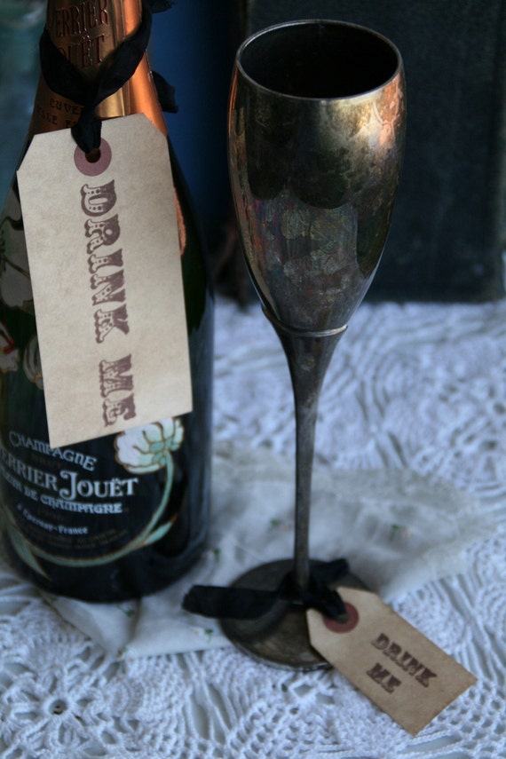 Alice in wonderland eat me and drink me labels