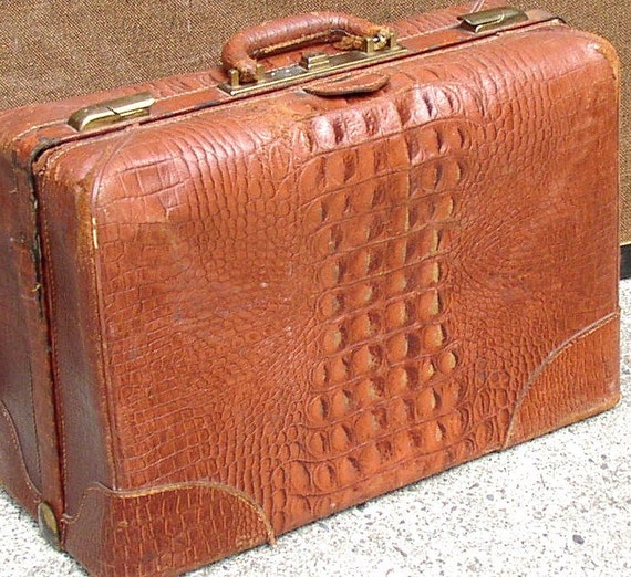 Vintage ALLIGATOR SKIN SUITCASE leather light scuffy patina