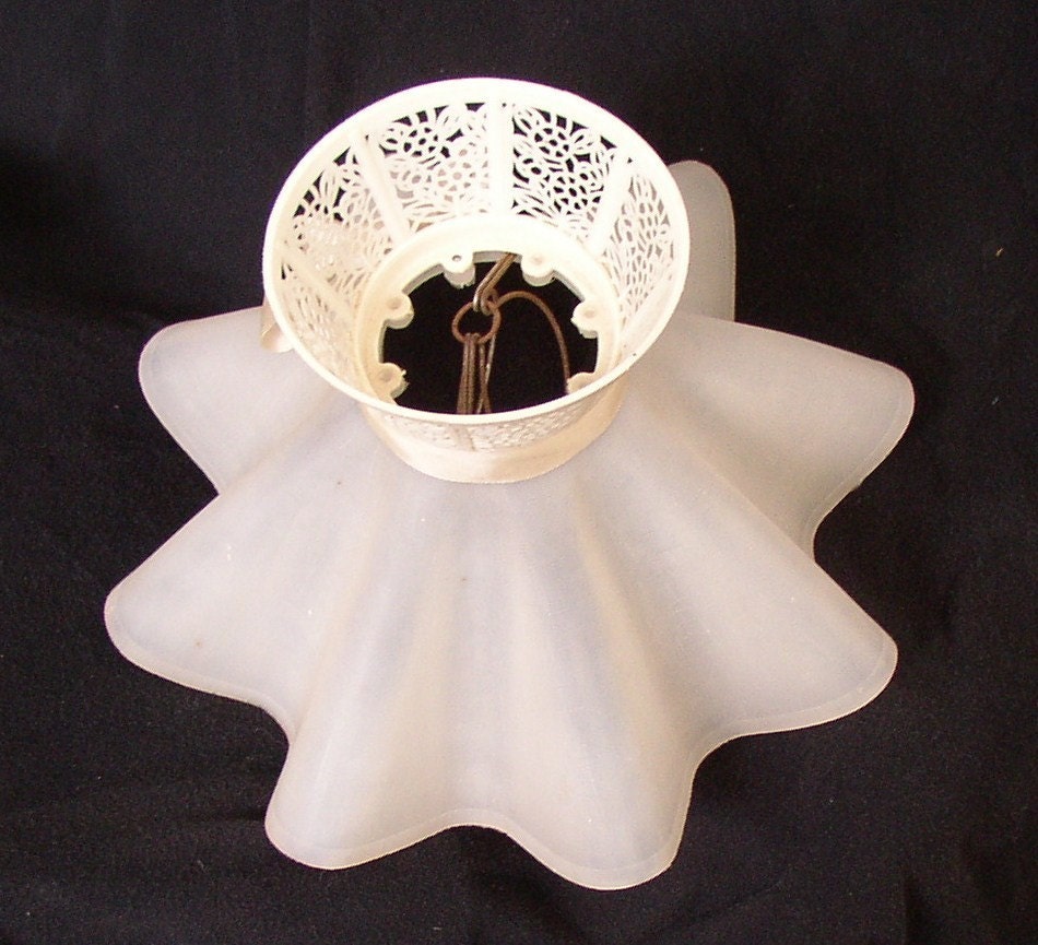 VINTAGE RETRO LAMP SHADE RUFFLED PLASTIC RIBBON