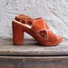 vintage 1970s RUST suede platforms 6 // cutout sling back sandals