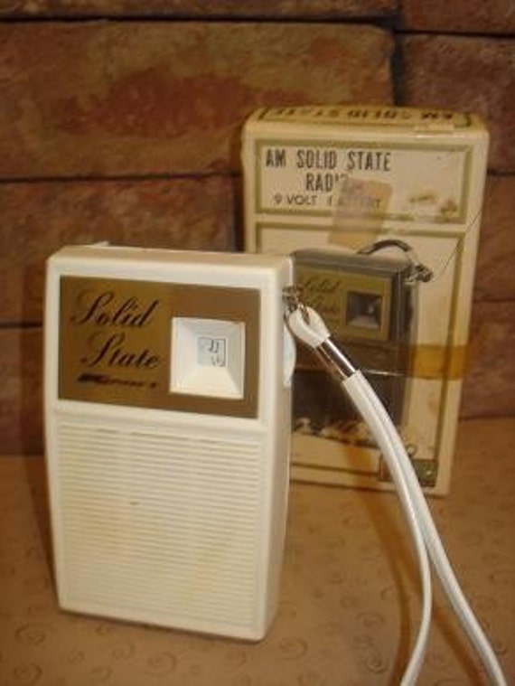 Vintage Kmart AM Solid State Radio RESERVED YEYANG