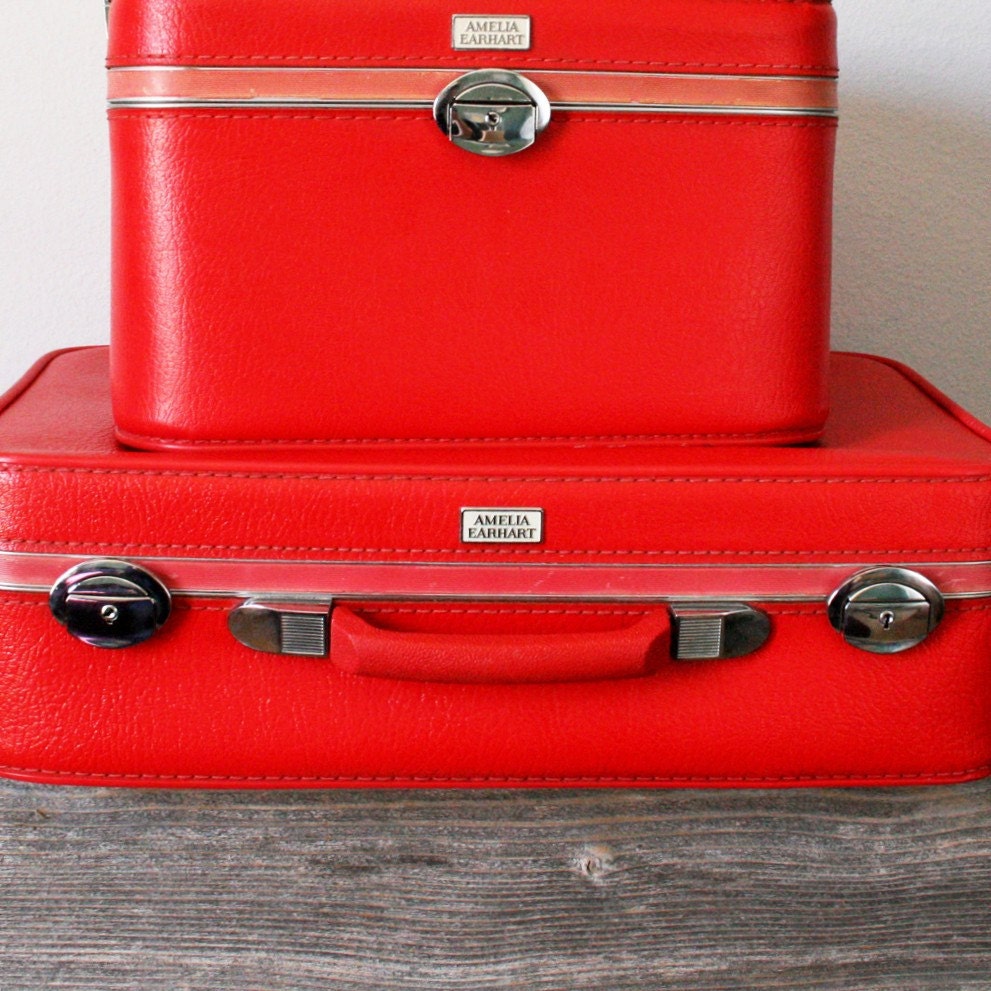 VINTAGE Candy Apple Red SUITCASE Amelia Earhart Luggage Cherry