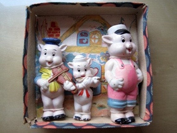 three little pigs figurines