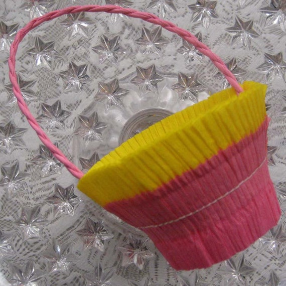 8 Nut Cups Old Fashioned Ruffled Crepe Paper by 32NorthSupplies