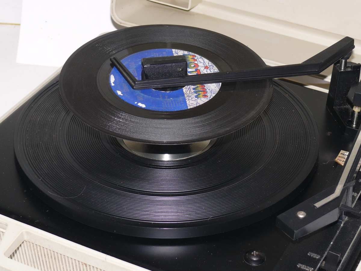 Emerson SwingMate Automatic Record Player