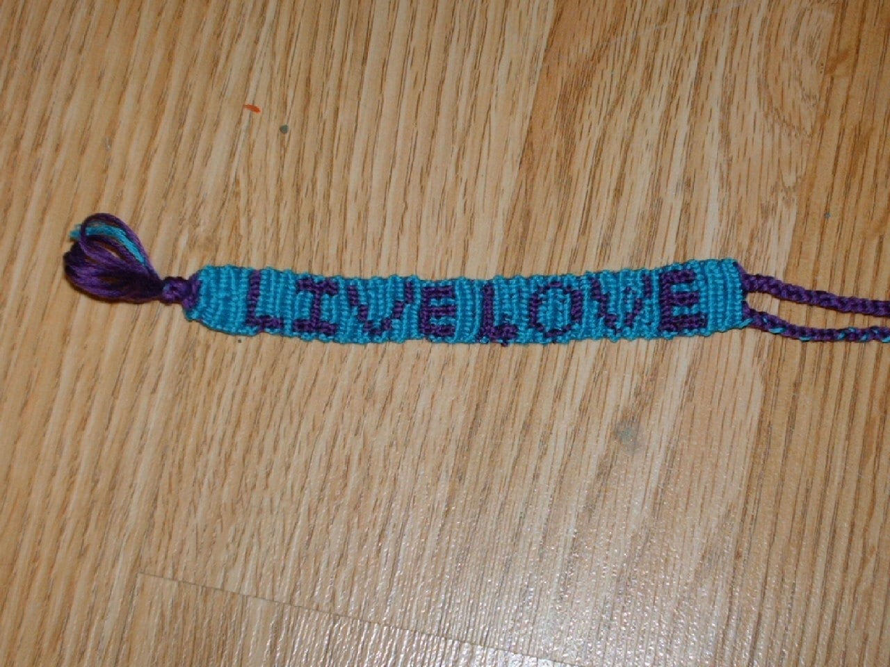 custom friendship bracelets with words or your names on them