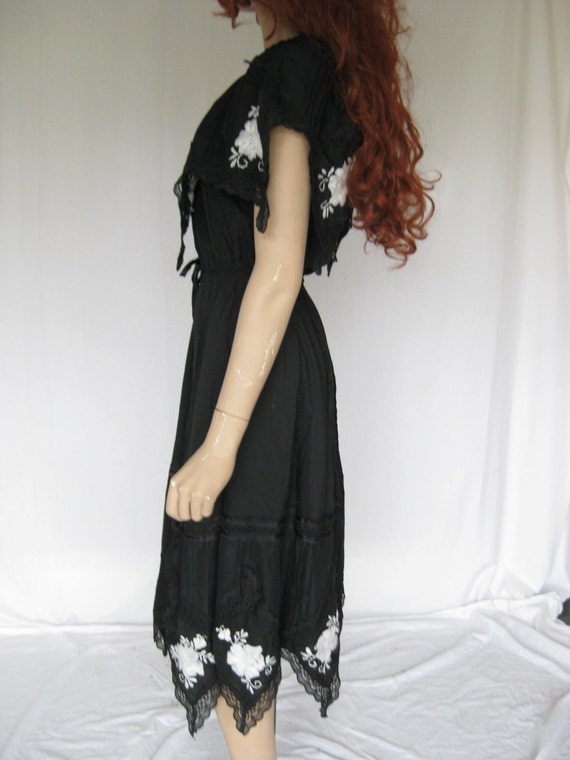 Vintage 70s Black Lace Embroidered Mexican Fiesta Dress