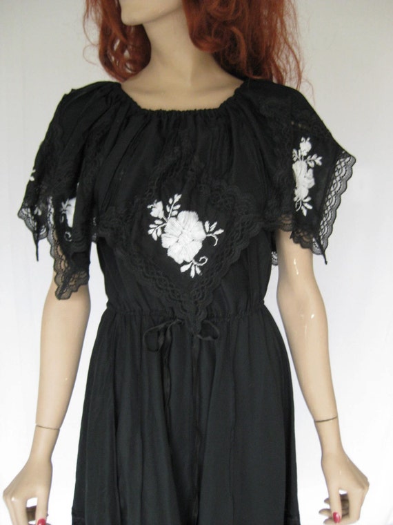 Vintage 70s Black Lace Embroidered Mexican Fiesta Dress