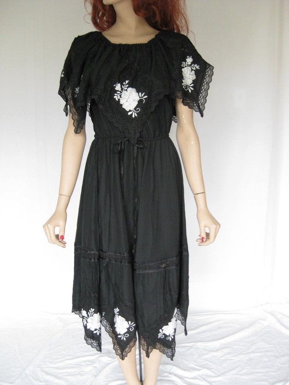 Vintage 70s Black Lace Embroidered Mexican Fiesta Dress