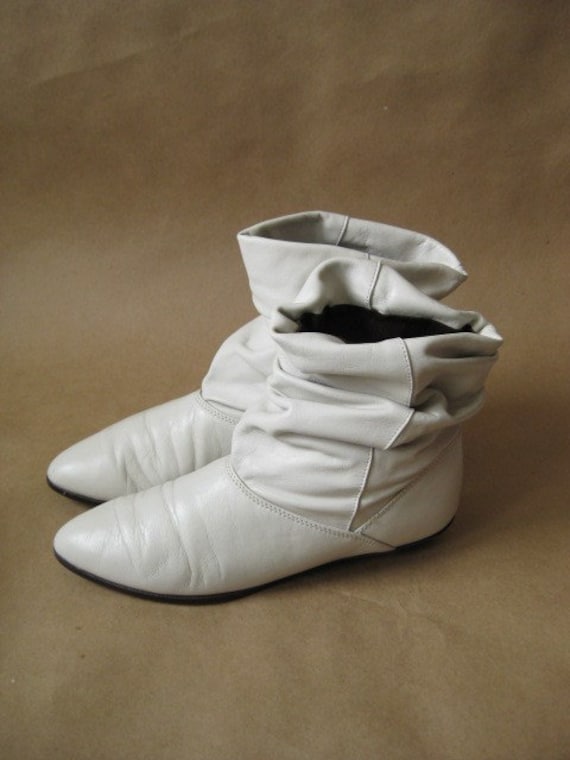 VINTAGE 80s Dexter Cream Leather Flat SLOUCH ANKLE Boots. Size