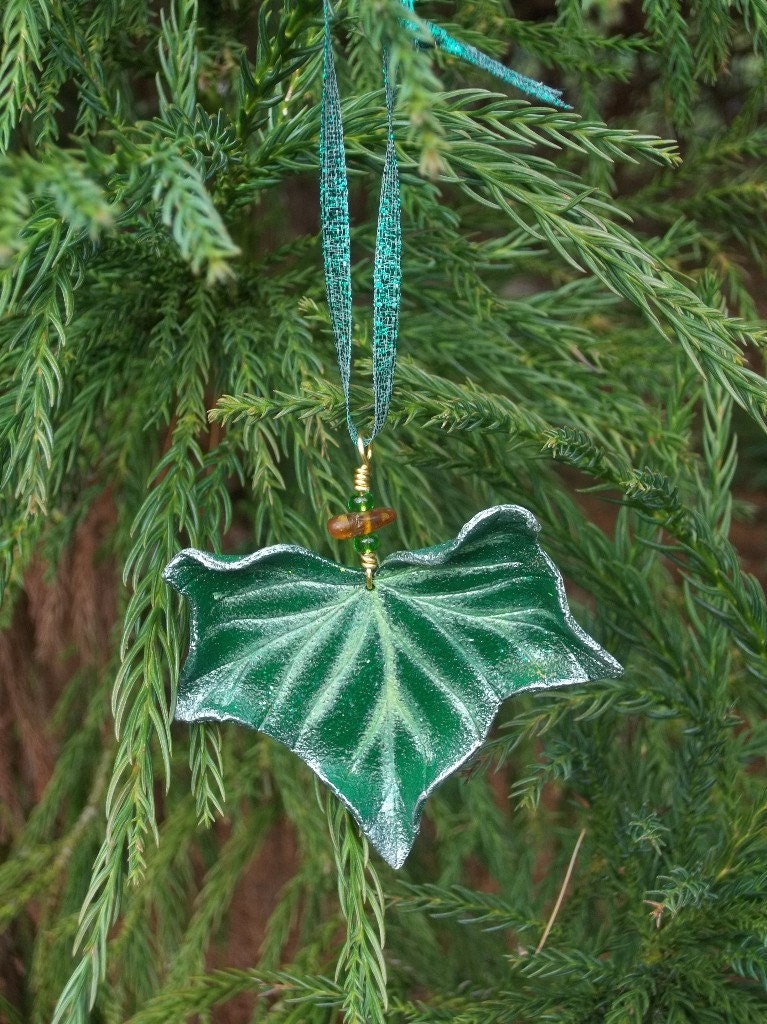 Sculpted Leather English Ivy Leaf Ornament