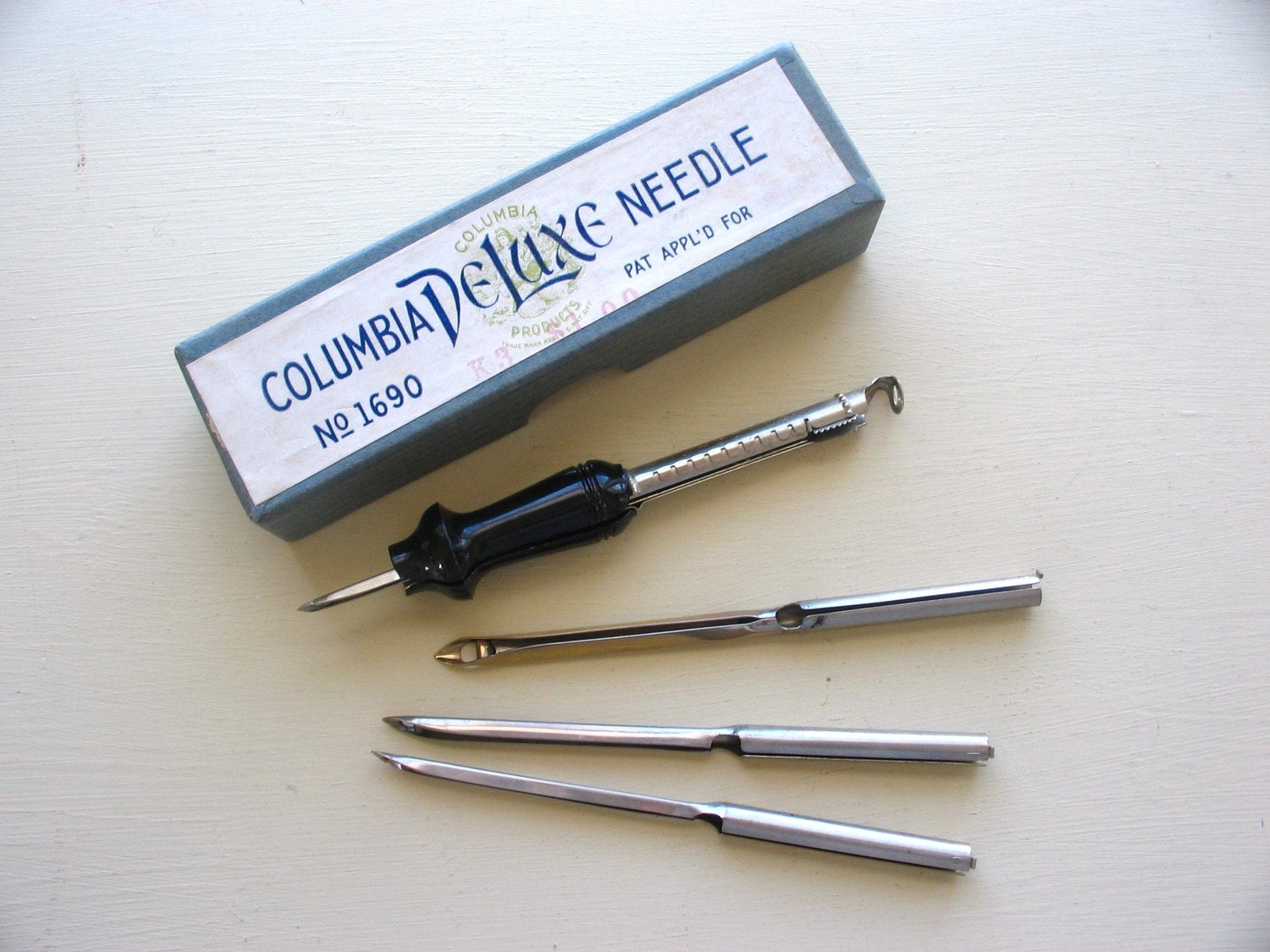 vintage columbia deluxe needle for punch rug making
