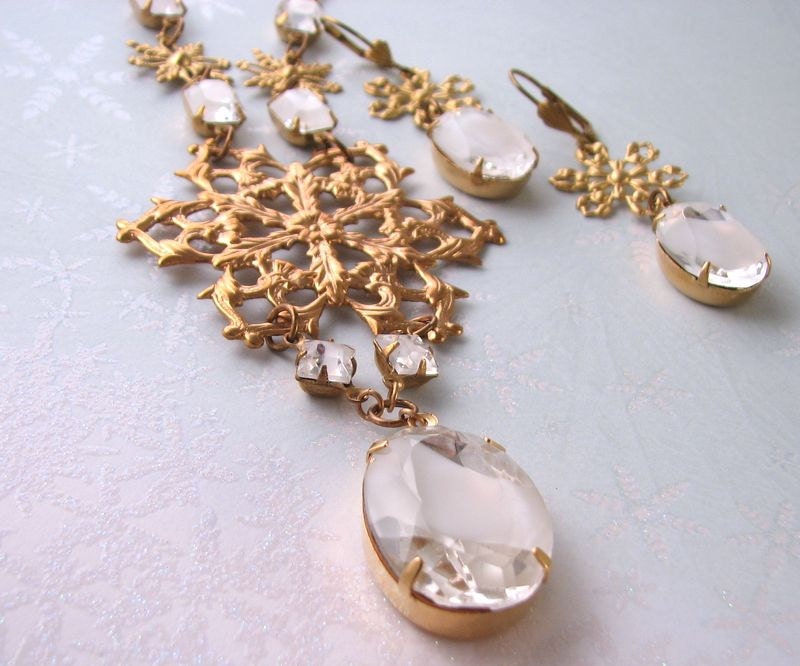 holiday jewelry SNOW QUEEN winter necklace vintage white