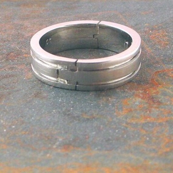 10k White Gold Hinged Ring Flat Band size 7-14