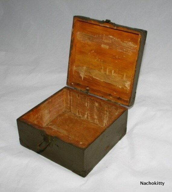 Vintage Army Battery Box Field Artillery Type by BarnOwlGoods