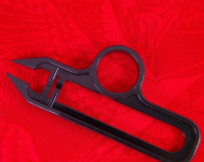 Ergonomic Plastic Tweezer Tool for Arts and Crafts
