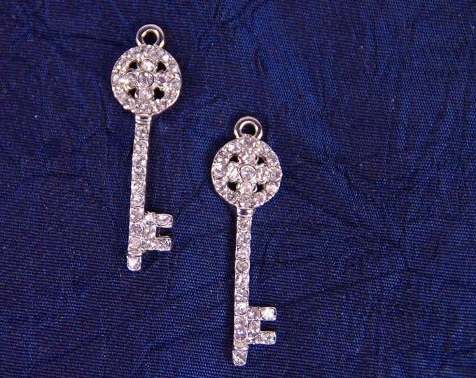 Skeleton Key with Clover-shaped Top Charms Small Pair Rhinestones