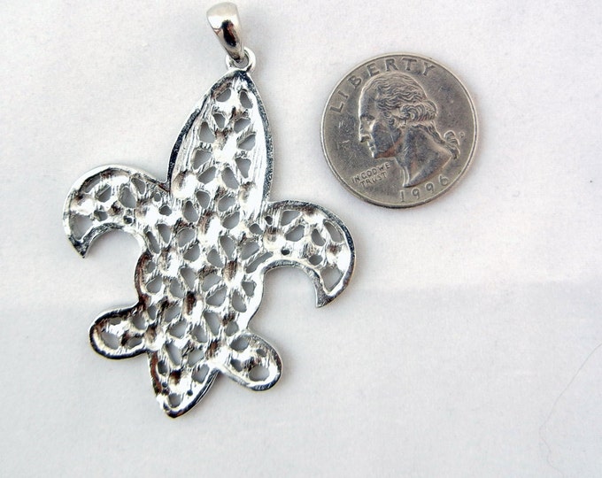 Bright Silver-tone Lattice Fleur de Lis Pendant with Rhinestone Accents