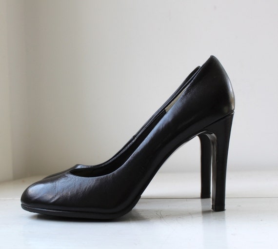vintage 1980s WILD PAIR black high heels 9