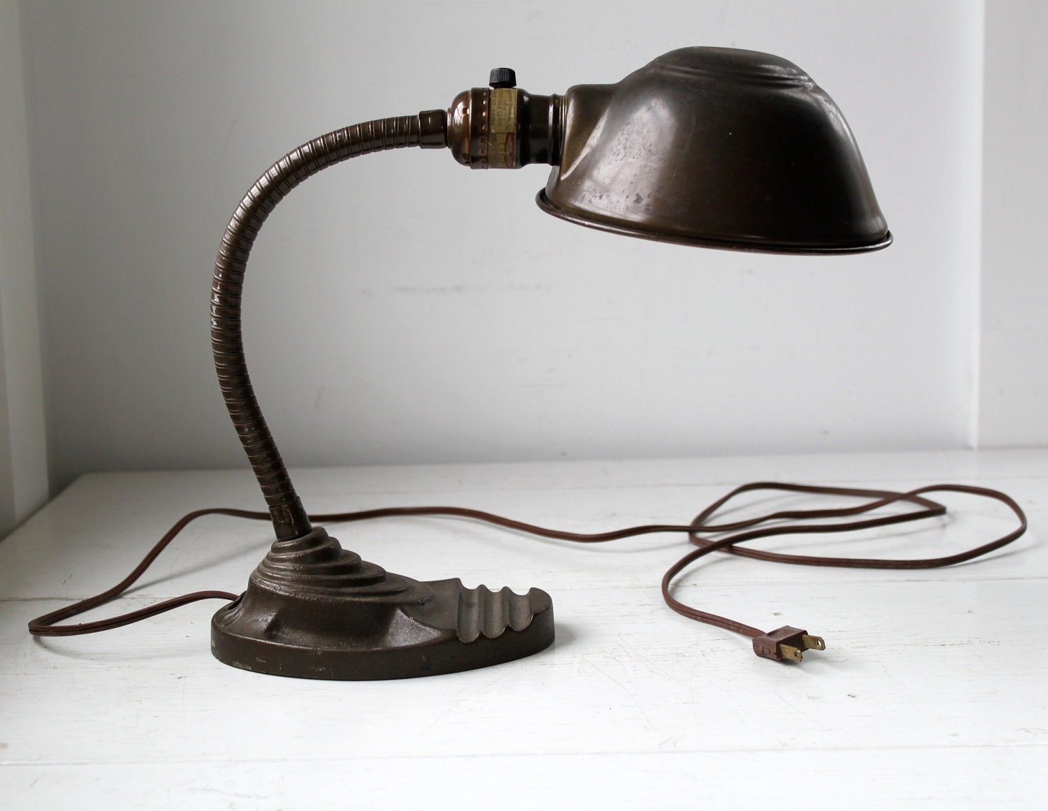 vintage 1930s gooseneck desk lamp / cast iron base by Eagle