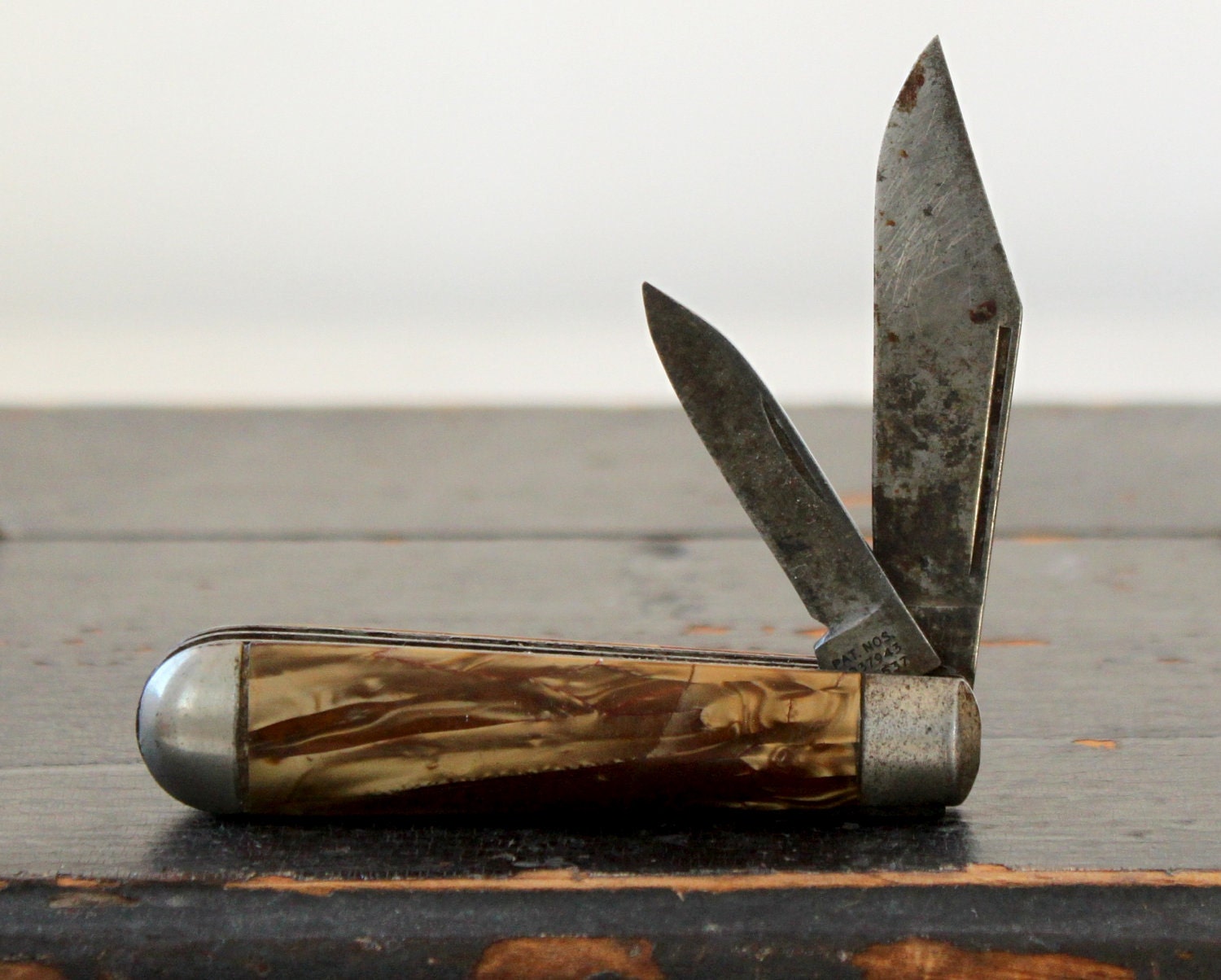 vintage 1930s 1940s pocket knife. Celluloid case Hammer