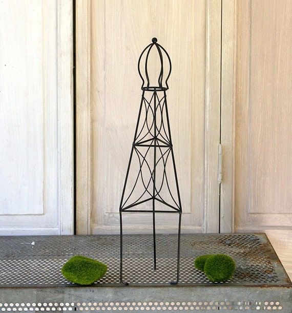 Vintage Wire Obelisk Topiary Frame