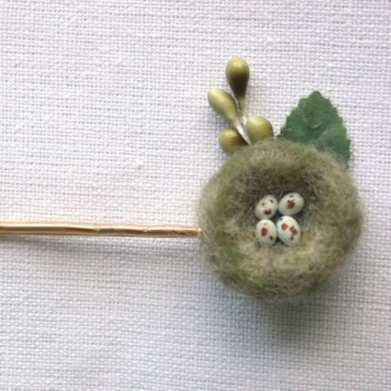 Birds Nest bobby pin hair clip in soft green