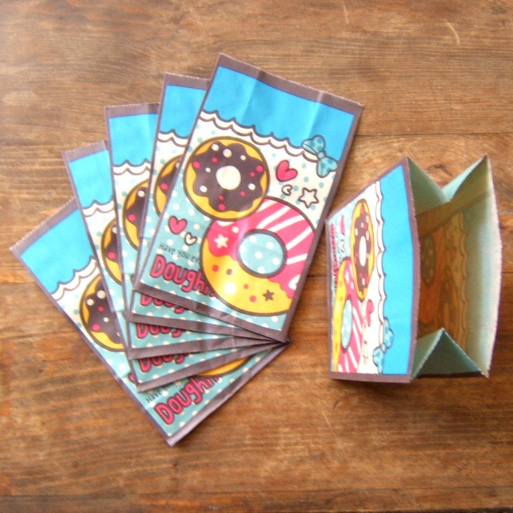 Download set of six donut print paper bags
