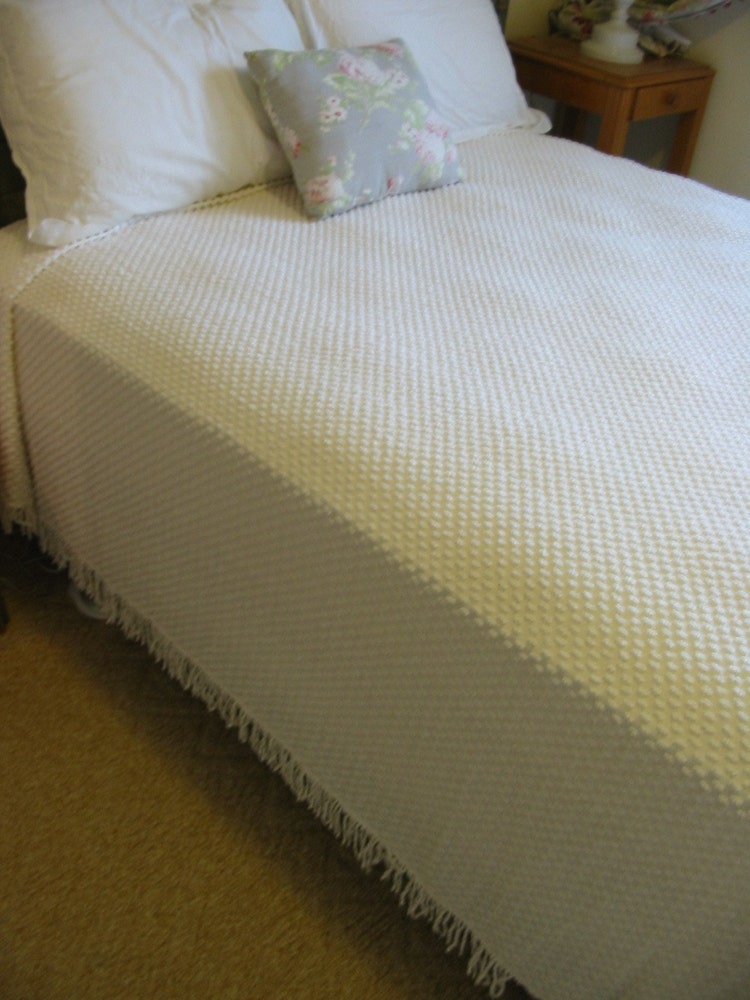 Vintage Popcorn Chenille Bedspread by vintagejane on Etsy